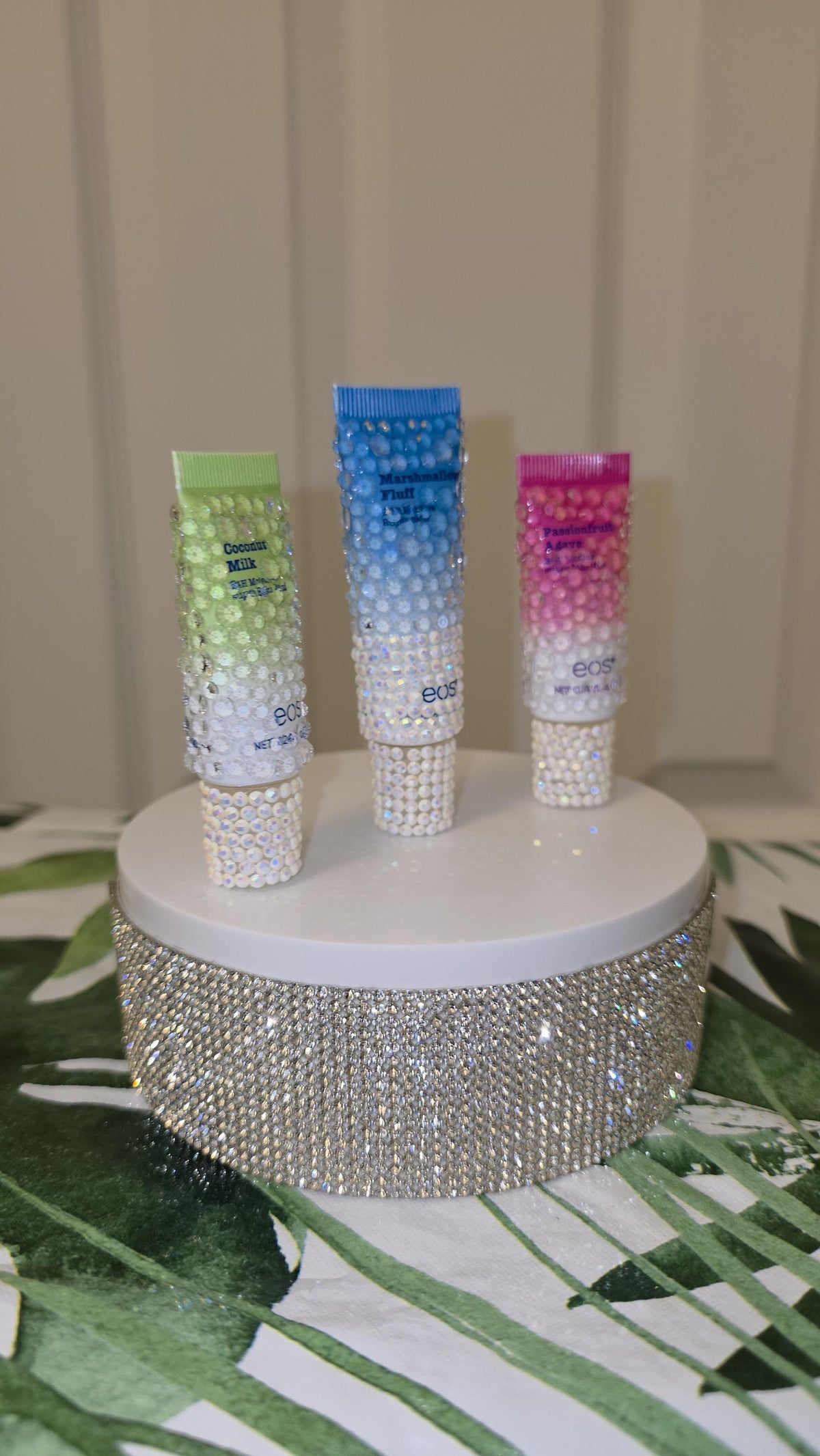 Sending out an SOS for EOS glam!