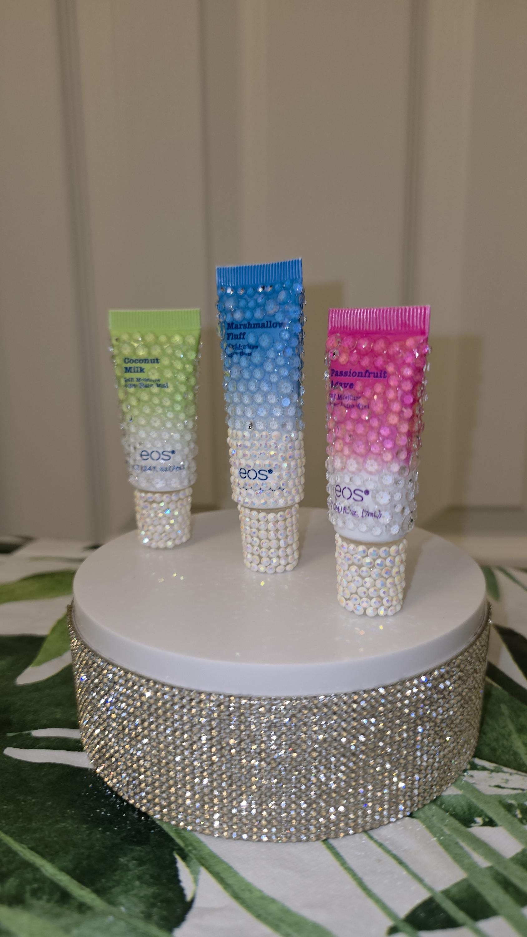 Sending out an SOS for EOS glam!