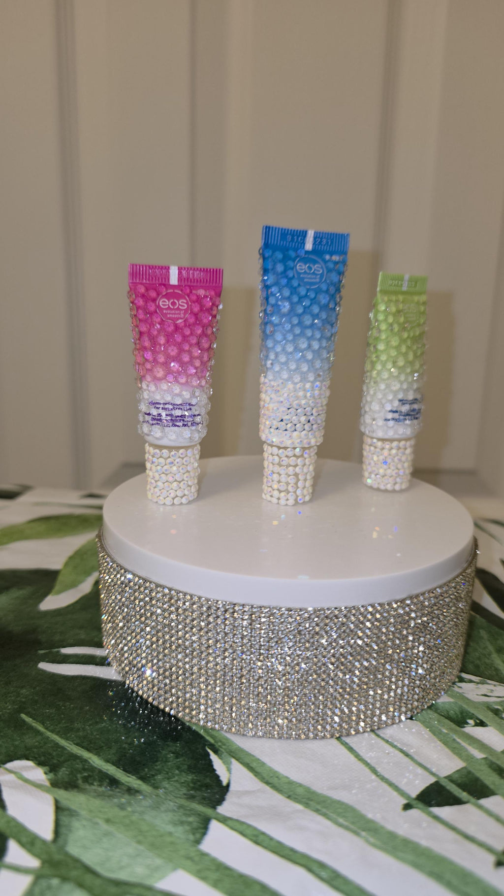 Sending out an SOS for EOS glam!