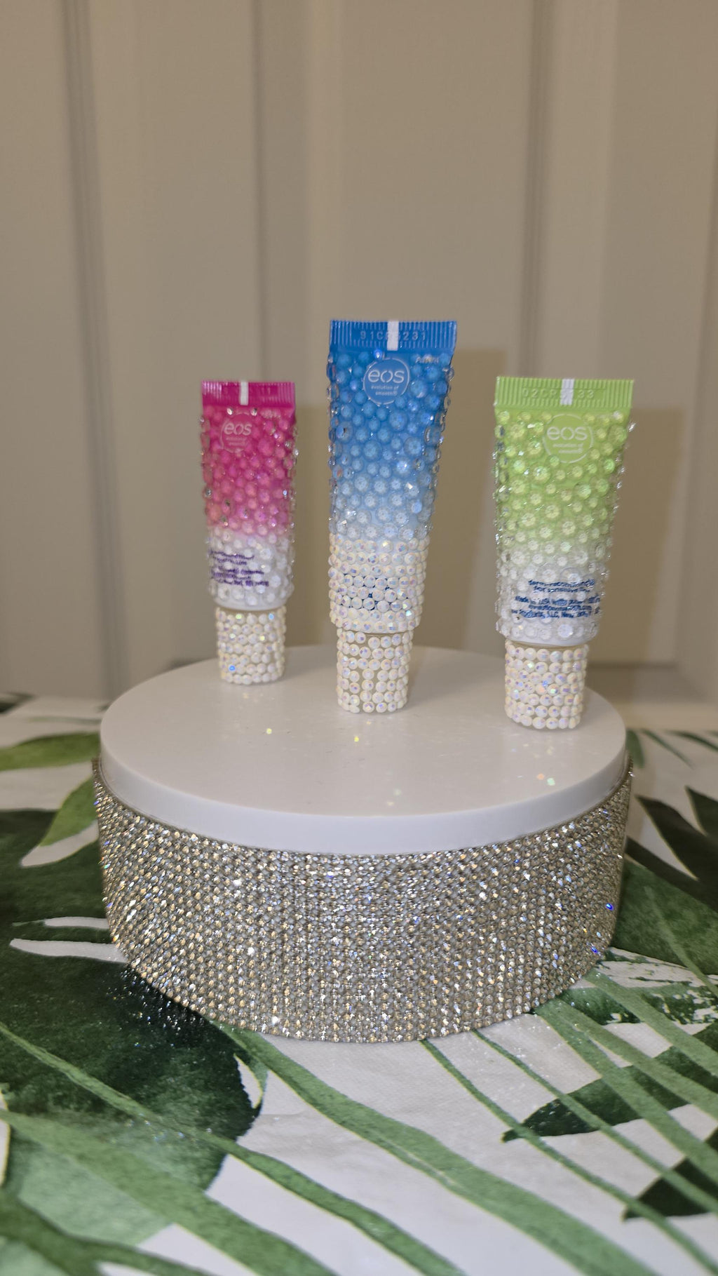 Sending out an SOS for EOS glam!